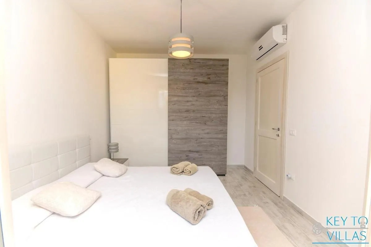 Marina House - Luxury Apartment, Sea View, Wi-Fi, Aircon - Key To Villas Castelsardo